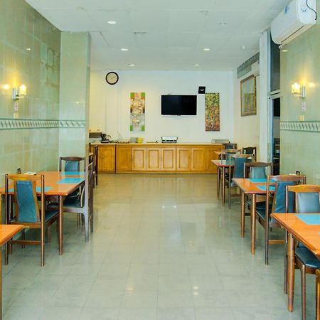 Townhouse Oak Palembang Near Jembatan Ampera Formerly Azzura Hotel ภายนอก รูปภาพ