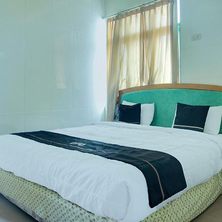 Townhouse Oak Palembang Near Jembatan Ampera Formerly Azzura Hotel ภายนอก รูปภาพ