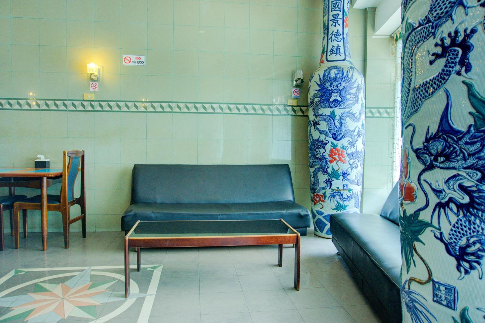 Townhouse Oak Palembang Near Jembatan Ampera Formerly Azzura Hotel ภายนอก รูปภาพ