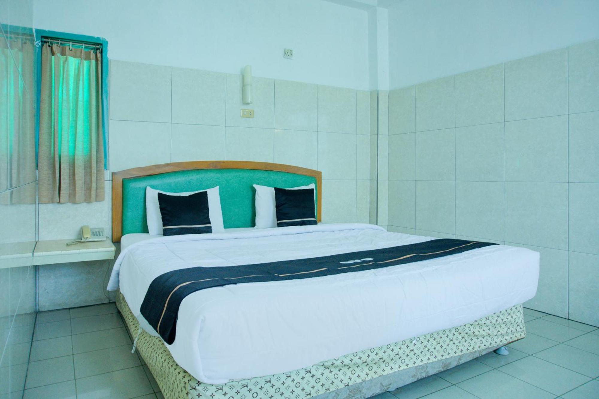 Townhouse Oak Palembang Near Jembatan Ampera Formerly Azzura Hotel ภายนอก รูปภาพ