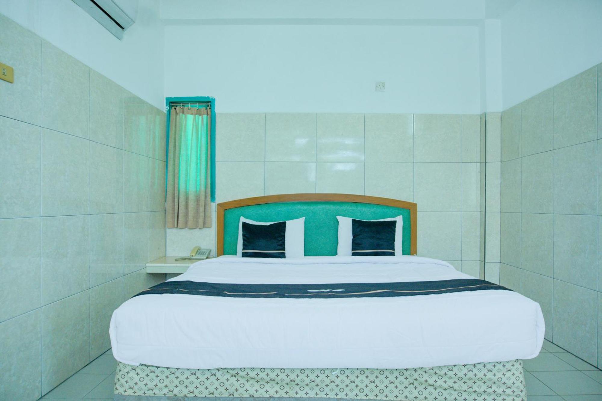 Townhouse Oak Palembang Near Jembatan Ampera Formerly Azzura Hotel ภายนอก รูปภาพ