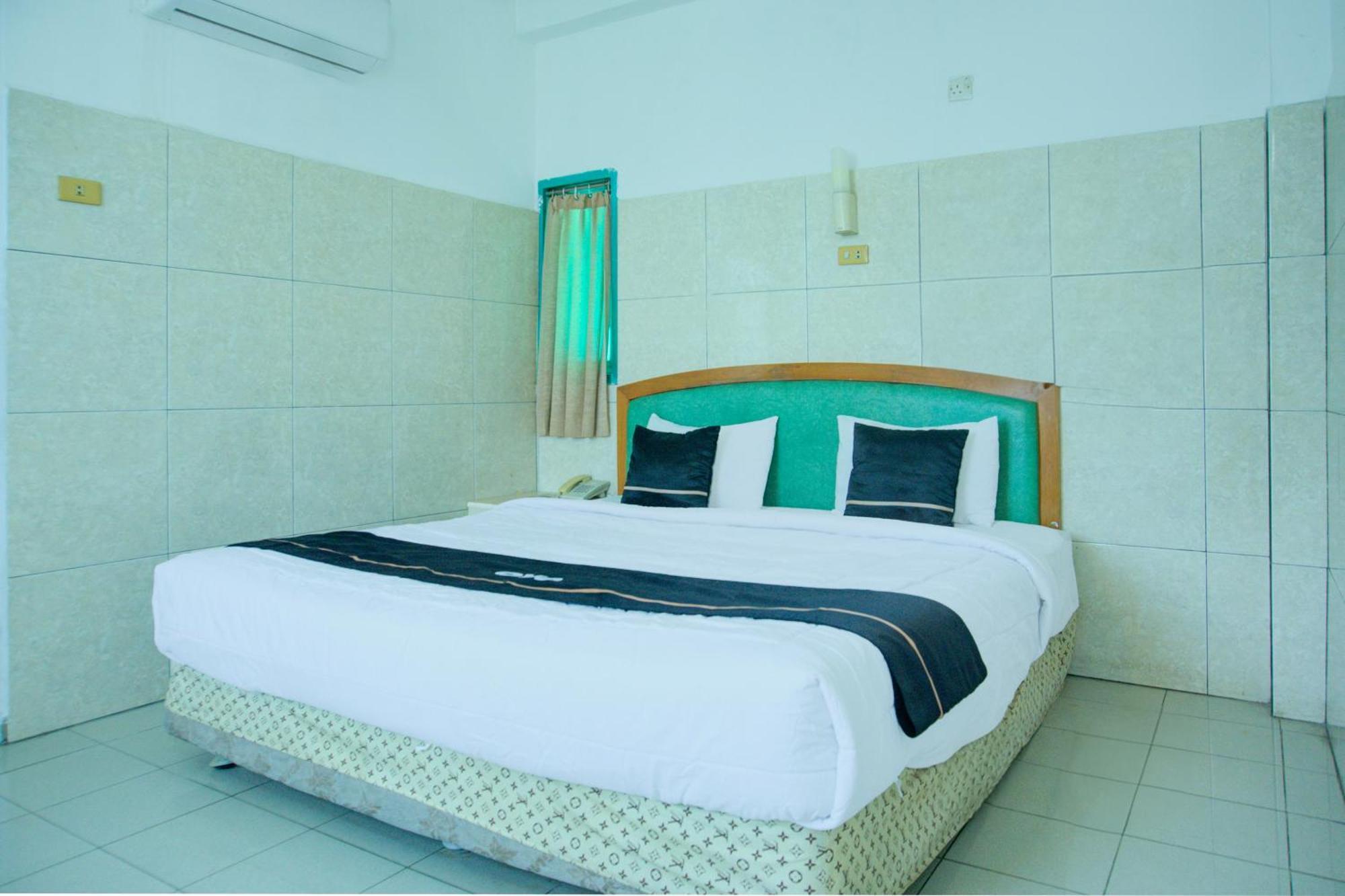 Townhouse Oak Palembang Near Jembatan Ampera Formerly Azzura Hotel ภายนอก รูปภาพ