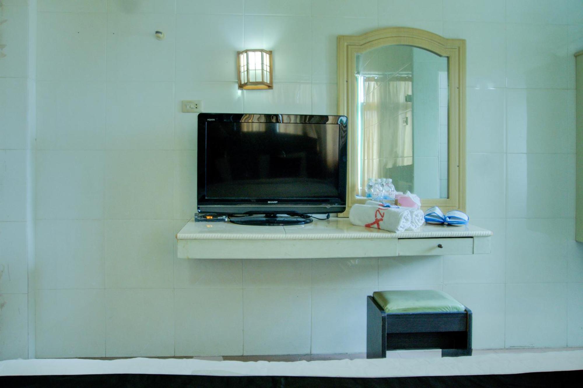 Townhouse Oak Palembang Near Jembatan Ampera Formerly Azzura Hotel ภายนอก รูปภาพ