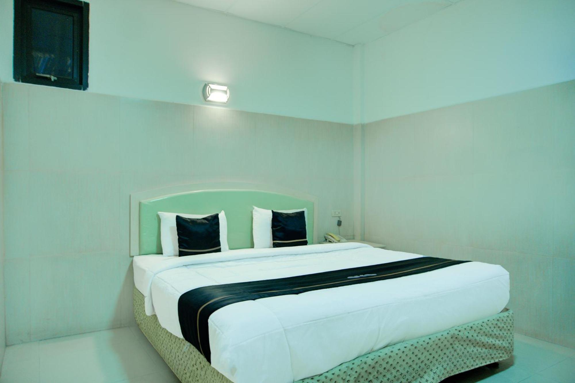 Townhouse Oak Palembang Near Jembatan Ampera Formerly Azzura Hotel ภายนอก รูปภาพ