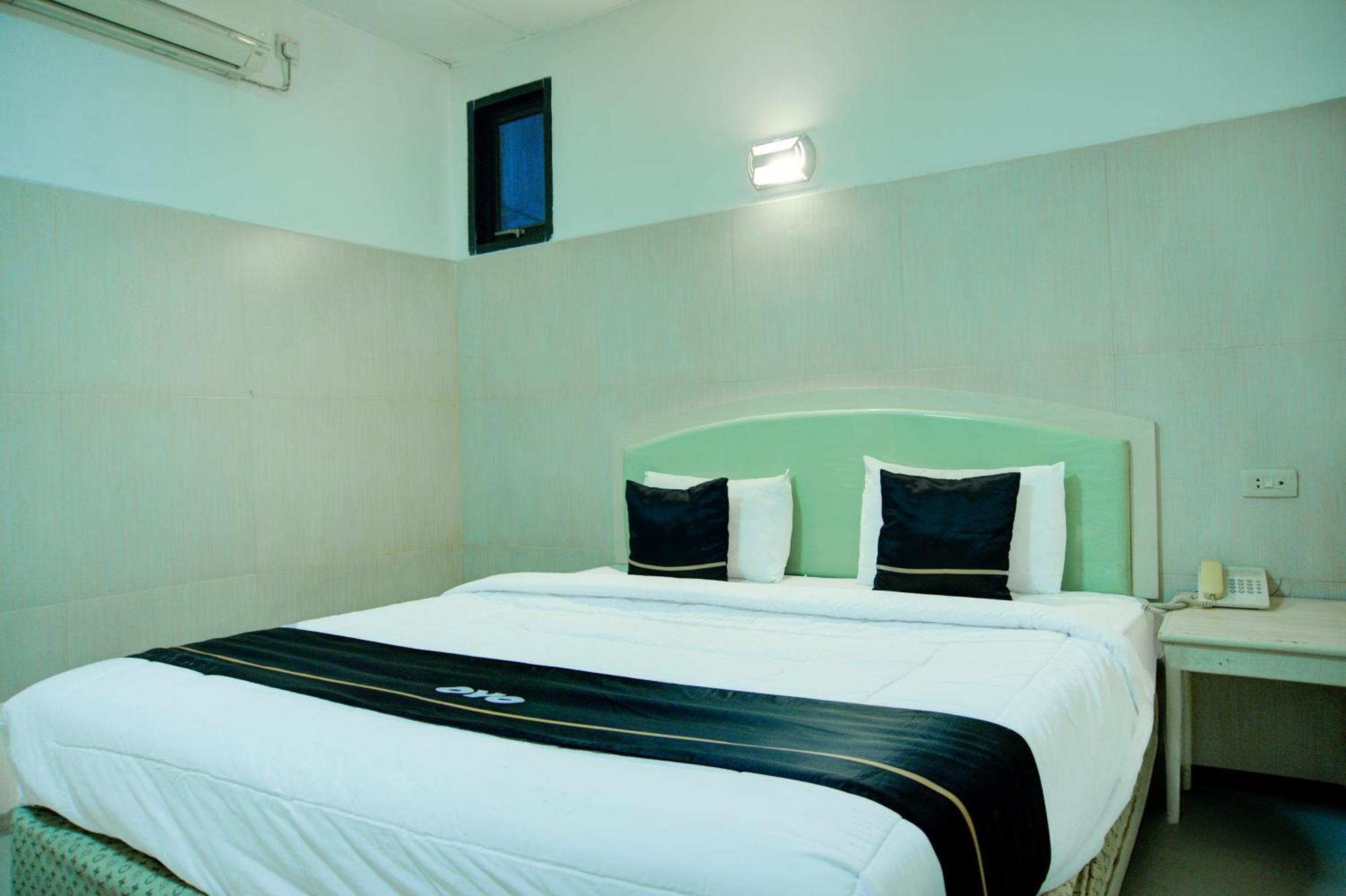 Townhouse Oak Palembang Near Jembatan Ampera Formerly Azzura Hotel ภายนอก รูปภาพ