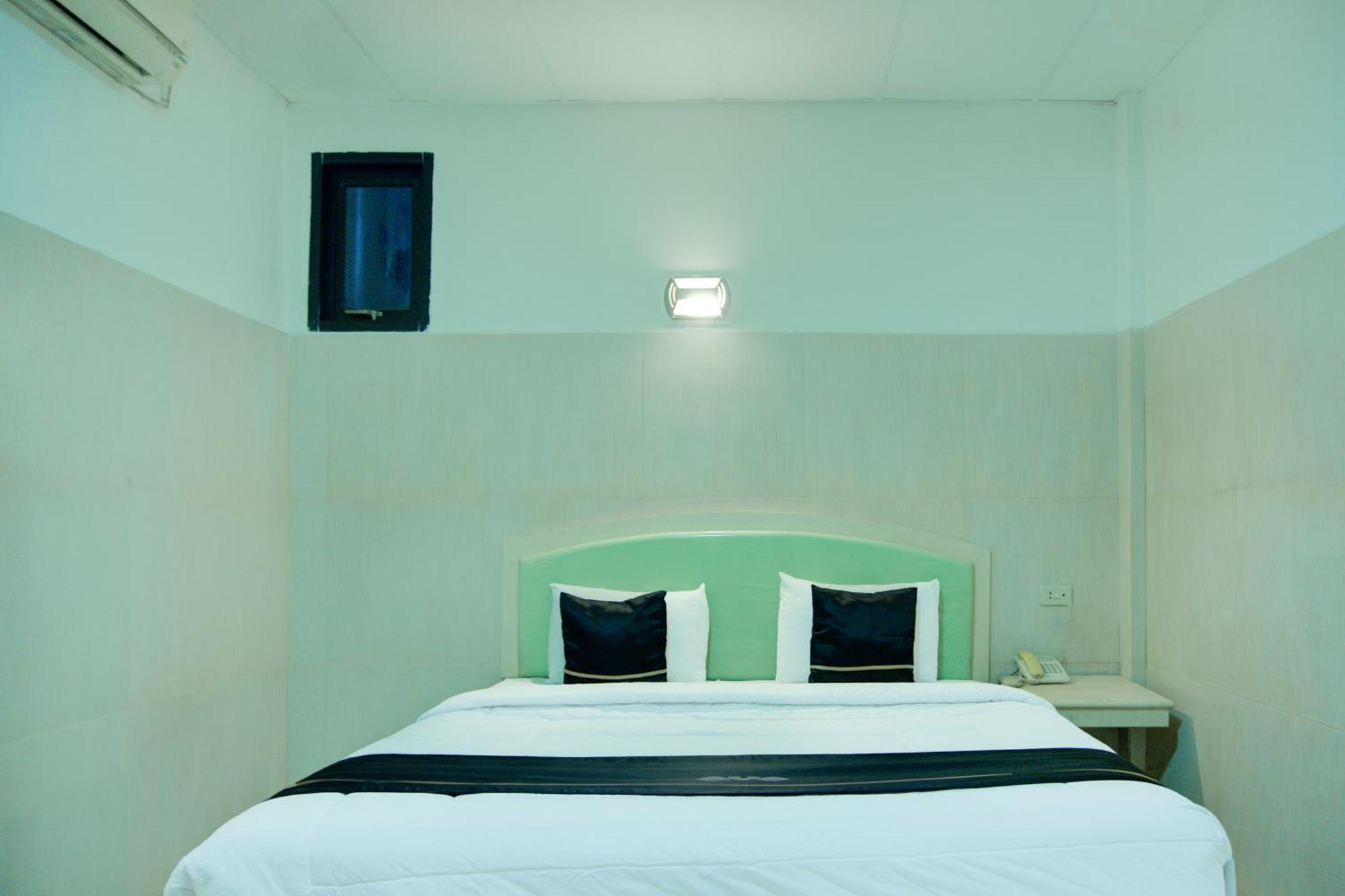 Townhouse Oak Palembang Near Jembatan Ampera Formerly Azzura Hotel ภายนอก รูปภาพ